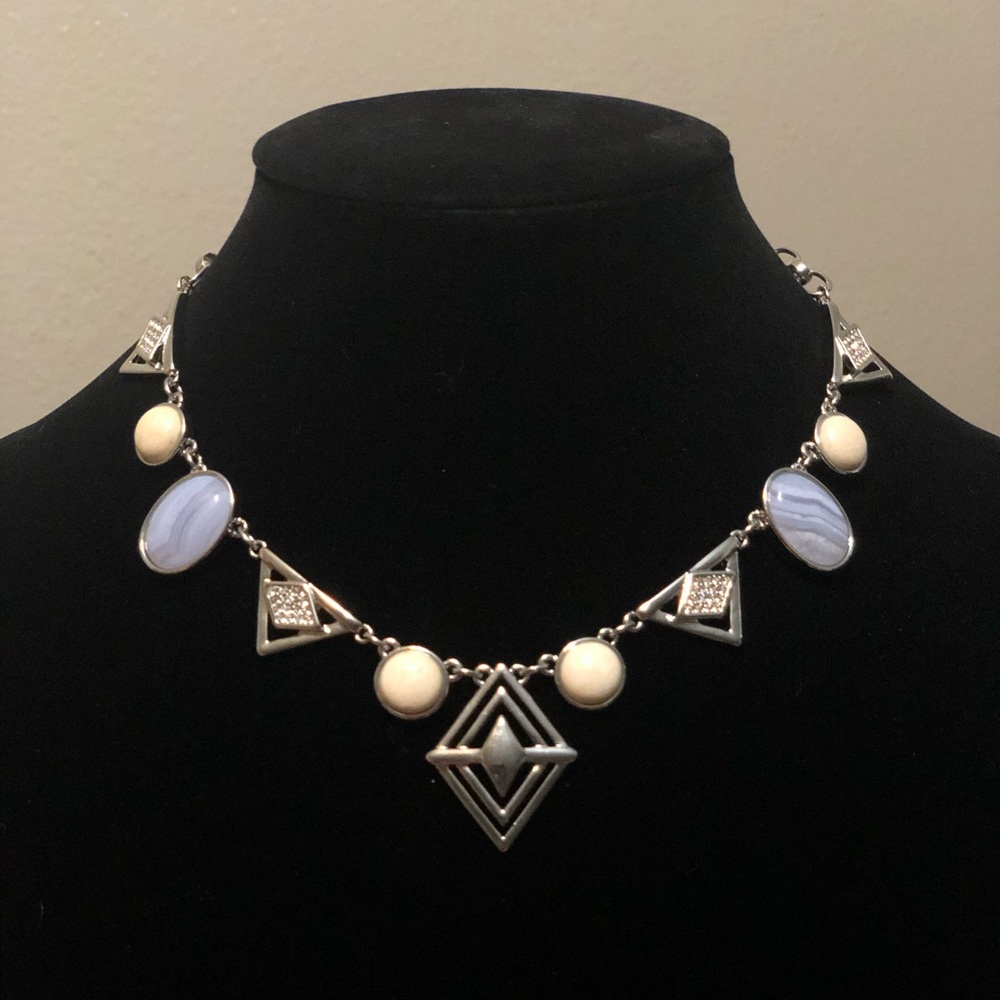 WHBM beautiful lavender necklace 💜